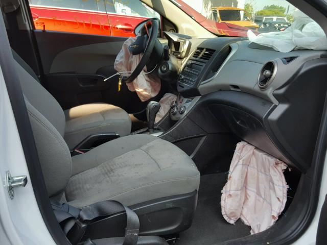 1G1JA6SH2F4184195 - 2015 CHEVROLET SONIC LS WHITE photo 5