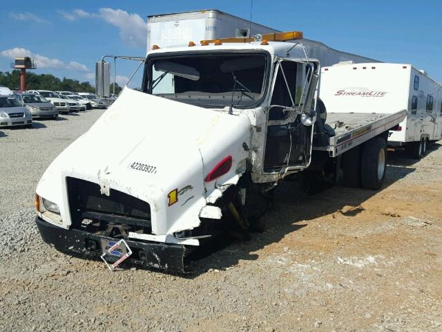 2NKMHZ7X16M133846 - 2006 KENWORTH CONSTRUCTI WHITE photo 2