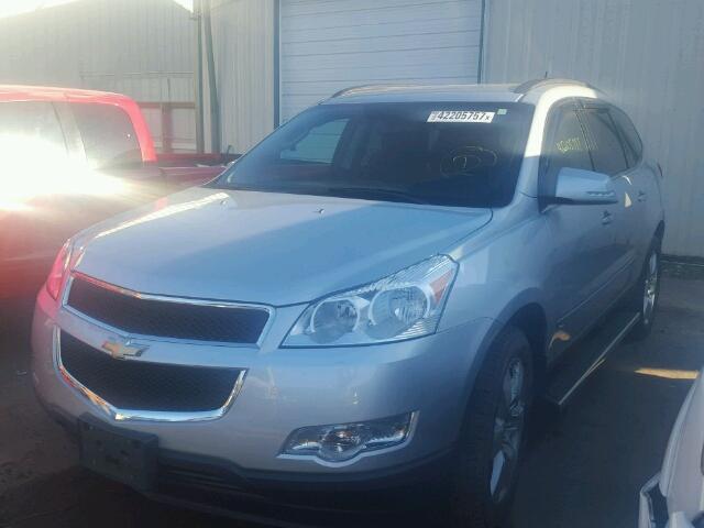 1GNKVGED3CJ154710 - 2012 CHEVROLET TRAVERSE GRAY photo 2