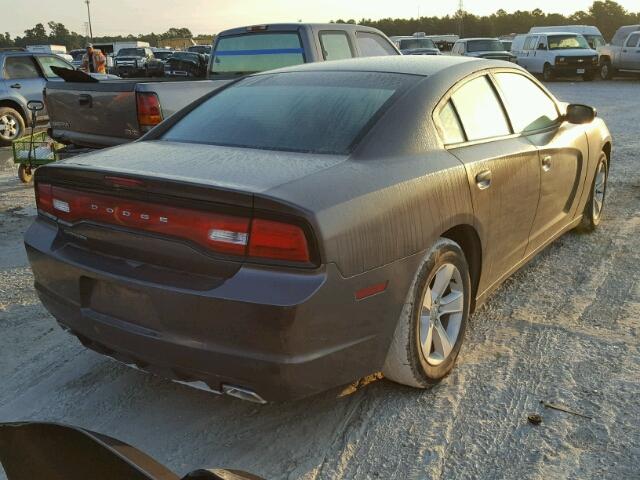 2C3CDXBG7DH542335 - 2013 DODGE CHARGER SE GRAY photo 4