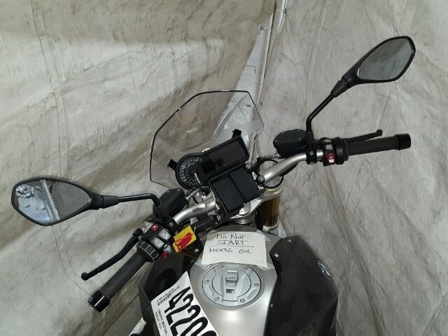 WB10A1404JZ198105 - 2018 BMW R1200 R BLACK photo 5