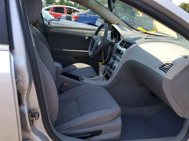 1G1ZA5E06CF352844 - 2012 CHEVROLET MALIBU LS ვერცხლისფერი ფოტო 5