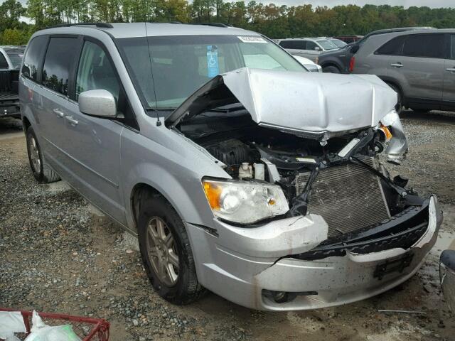 2A4RR5D14AR185149 - 2010 CHRYSLER TOWN & COU SILVER photo 1