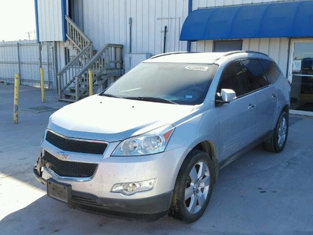 1GNKRGED9CJ366693 - 2012 CHEVROLET TRAVERSE L SILVER photo 2