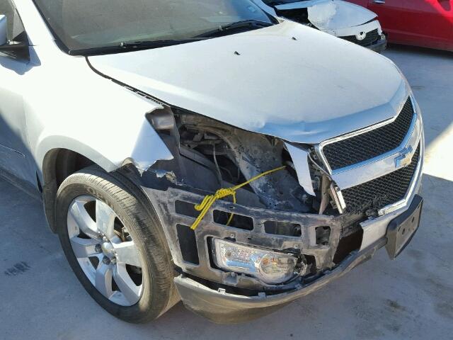 1GNKRGED9CJ366693 - 2012 CHEVROLET TRAVERSE L SILVER photo 9