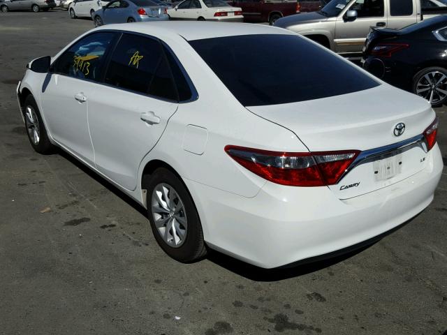 4T1BF1FK9HU636843 - 2017 TOYOTA CAMRY LE თეთრი ფოტო 3