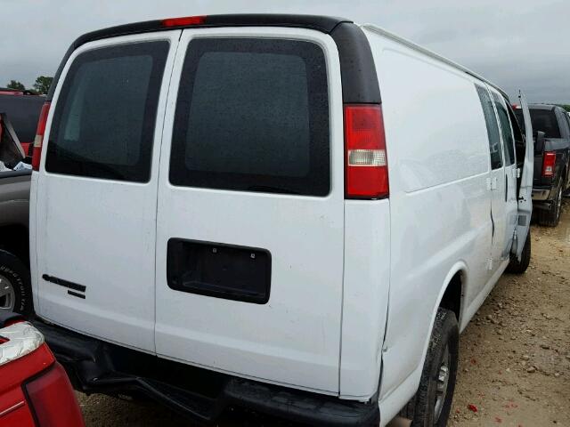 1GCWGGCA1E1207727 - 2014 CHEVROLET EXPRESS G2 WHITE photo 4