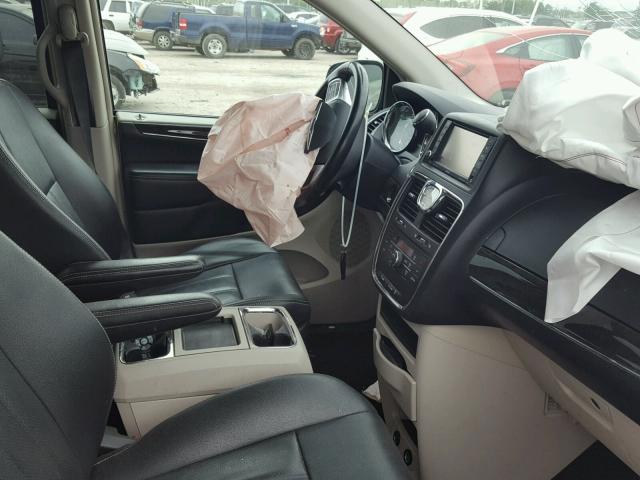 2C4RC1BG2CR252714 - 2012 CHRYSLER TOWN & COU GOLD photo 5