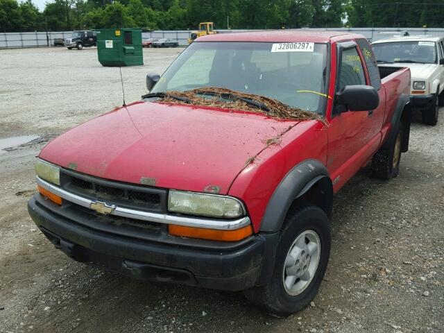 1GCCT19W828235932 - 2002 CHEVROLET S TRUCK S1 RED photo 2