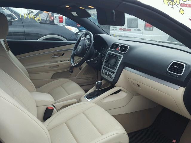 WVWBW8AH1EV006913 - 2014 VOLKSWAGEN EOS KOMFOR თეთრი ფოტო 5