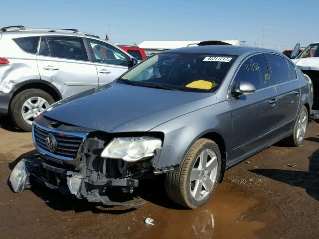 WVWAK73C68E009863 - 2008 VOLKSWAGEN PASSAT GRAY photo 2