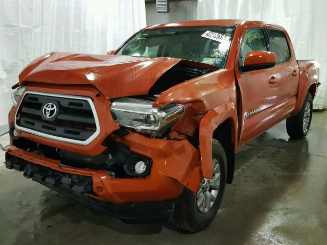 3TMCZ5AN5HM046281 - 2017 TOYOTA TACOMA DOU ORANGE photo 2