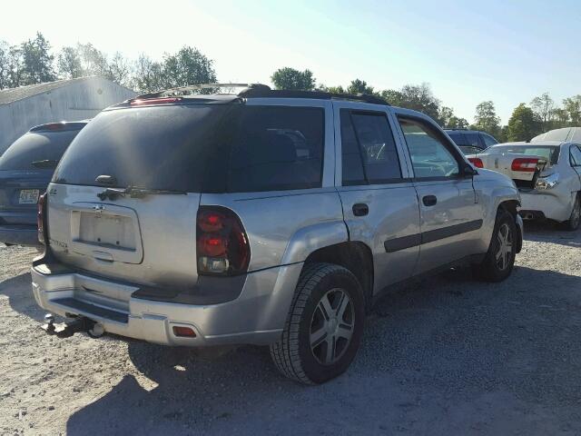 1GNDT13S552145713 - 2005 CHEVROLET TRAILBLAZE SILVER photo 4