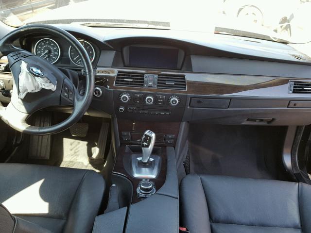 WBANV9C56AC136617 - 2010 BMW 535 XI Սև լուսանկար 5