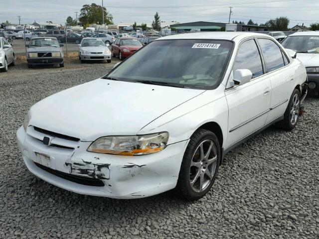 JHMCG5641XC012133 - 1999 HONDA ACCORD LX WHITE photo 2