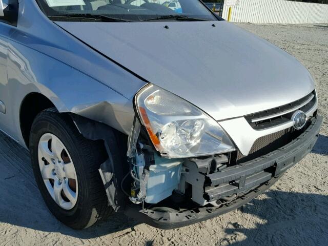 KNDMB233166090195 - 2006 KIA SEDONA EX SILVER photo 9