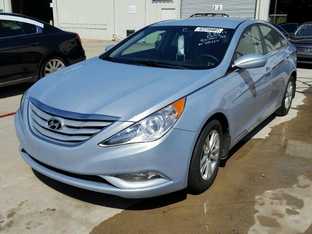 5NPEB4AC4DH744130 - 2013 HYUNDAI SONATA GLS SILVER photo 2