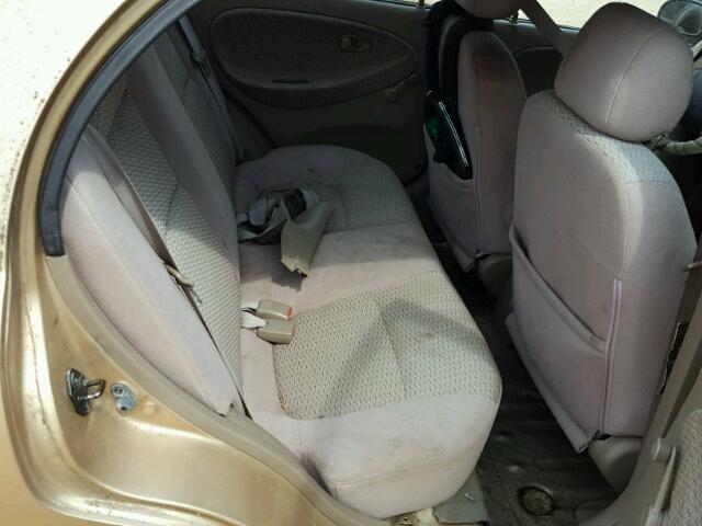 KNADC123726200232 - 2002 KIA RIO GOLD photo 6