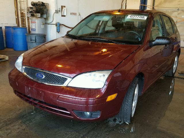 1FAFP37N56W237068 - 2006 FORD FOCUS ZX5 BURGUNDY photo 2