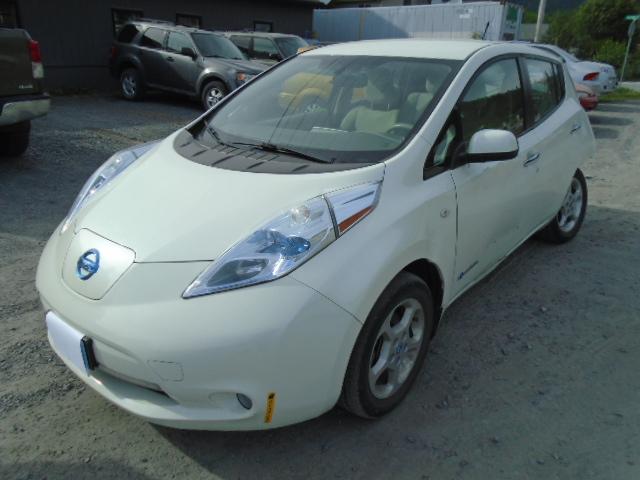 JN1AZ0CP8CT026077 - 2012 NISSAN LEAF SV WHITE photo 2