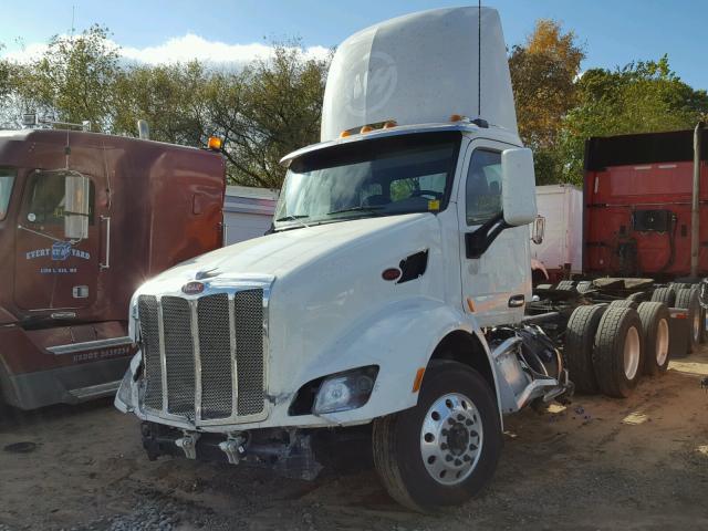 1XPBD49X1GD345589 - 2016 PETERBILT 579 WHITE photo 2