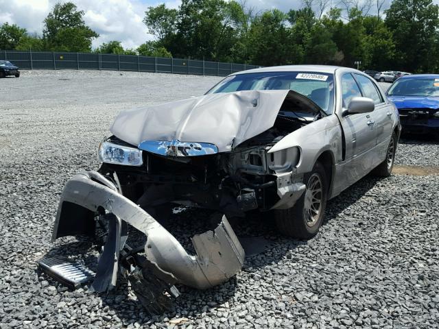 1LNHM82W11Y712376 - 2001 LINCOLN TOWN CAR S TAN photo 2