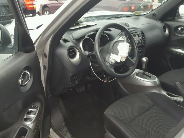 JN8AF5MV3CT123028 - 2012 NISSAN JUKE S SILVER photo 9