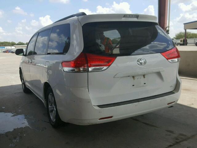 5TDKK3DC3ES525759 - 2014 TOYOTA SIENNA LE WHITE photo 3