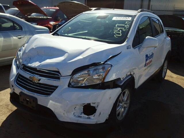 3GNCJLSB0GL271476 - 2016 CHEVROLET TRAX 1LT WHITE photo 2