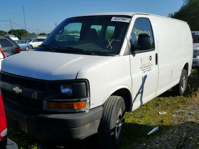 1GCGG25V151182223 - 2005 CHEVROLET EXPRESS G2 WHITE photo 2