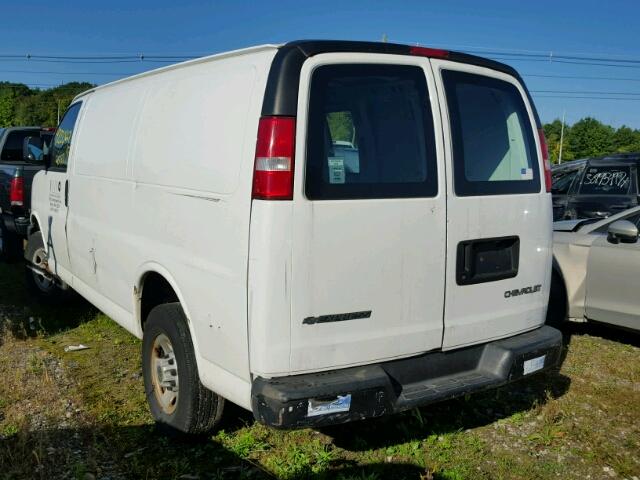 1GCGG25V151182223 - 2005 CHEVROLET EXPRESS G2 WHITE photo 3