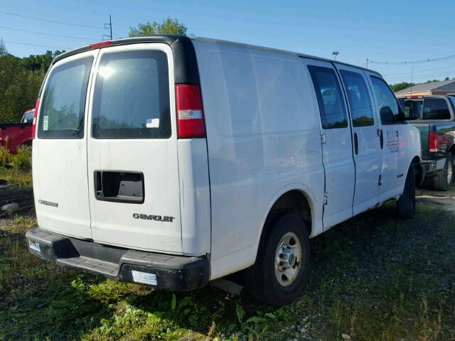 1GCGG25V151182223 - 2005 CHEVROLET EXPRESS G2 WHITE photo 4