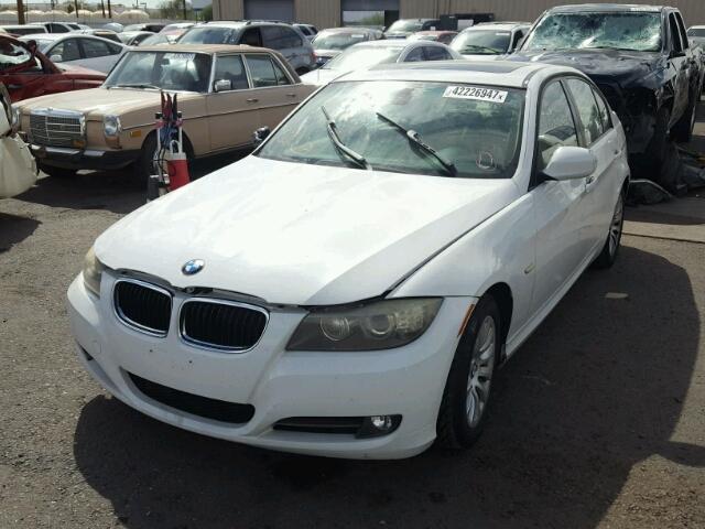 WBAPH73569A173212 - 2009 BMW 328 WHITE photo 2