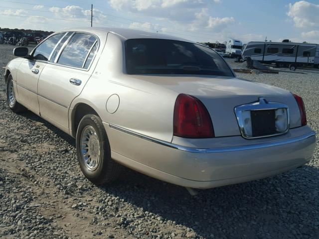 1LNHM85W11Y729299 - 2001 LINCOLN TOWN CAR CREAM photo 3