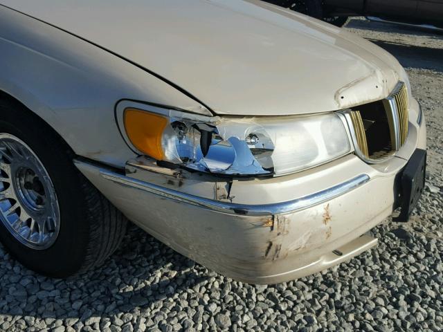 1LNHM85W11Y729299 - 2001 LINCOLN TOWN CAR CREAM photo 9