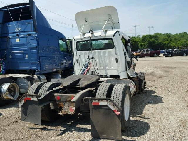 1FUBC4DV7CDBE5571 - 2012 FREIGHTLINER M2 112 MED WHITE photo 4