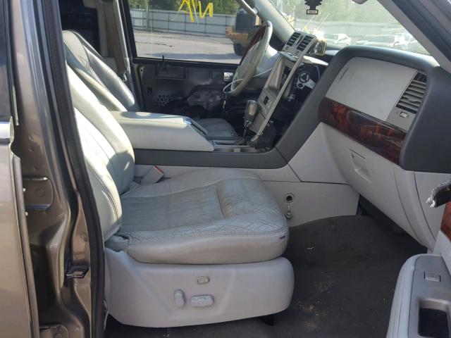 5LMFU27R14LJ09806 - 2004 LINCOLN NAVIGATOR GRAY photo 5