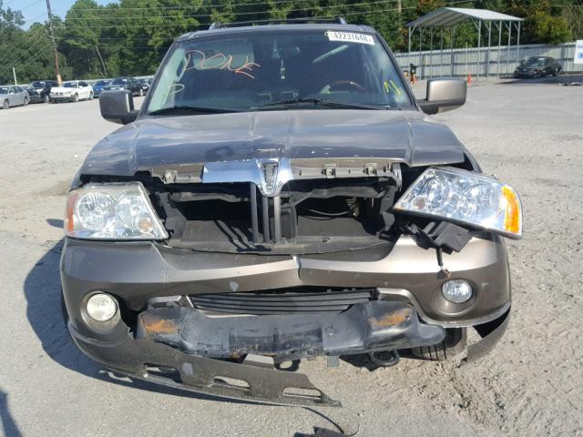 5LMFU27R14LJ09806 - 2004 LINCOLN NAVIGATOR GRAY photo 9