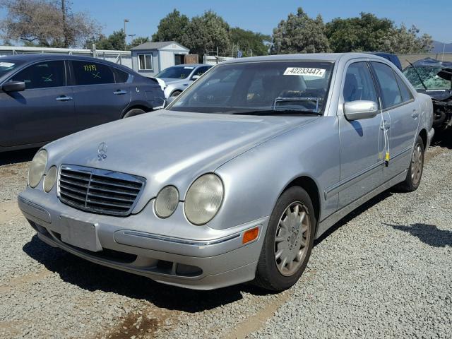 WDBJF65J1YB138281 - 2000 MERCEDES-BENZ E SILVER photo 2