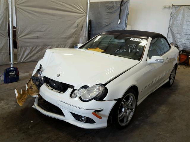 WDBTK72F18F232194 - 2008 MERCEDES-BENZ CLK WHITE photo 2