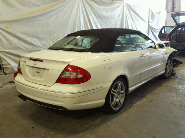 WDBTK72F18F232194 - 2008 MERCEDES-BENZ CLK WHITE photo 4