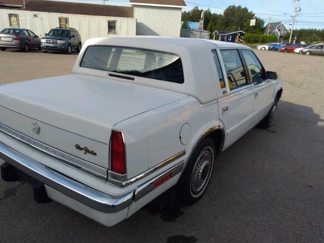 1C3XY66R9MD296171 - 1991 CHRYSLER NEW YORKER WHITE photo 4