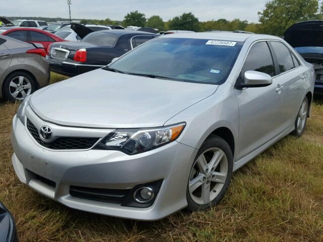 4T1BF1FK4EU432060 - 2014 TOYOTA CAMRY SILVER photo 2