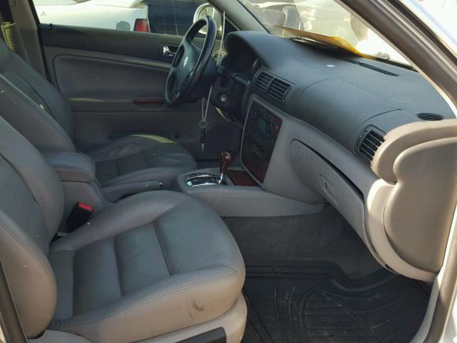 WVWWH63B94E183846 - 2004 VOLKSWAGEN PASSAT GLX SILVER photo 5