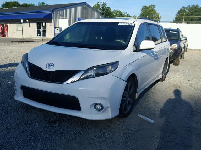 5TDXK3DC8DS312181 - 2013 TOYOTA SIENNA SPO WHITE photo 2