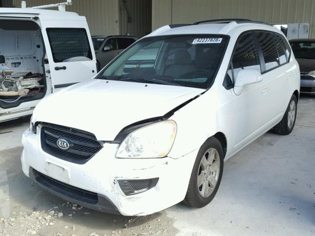 KNAFG525477037093 - 2007 KIA RONDO BASE WHITE photo 2