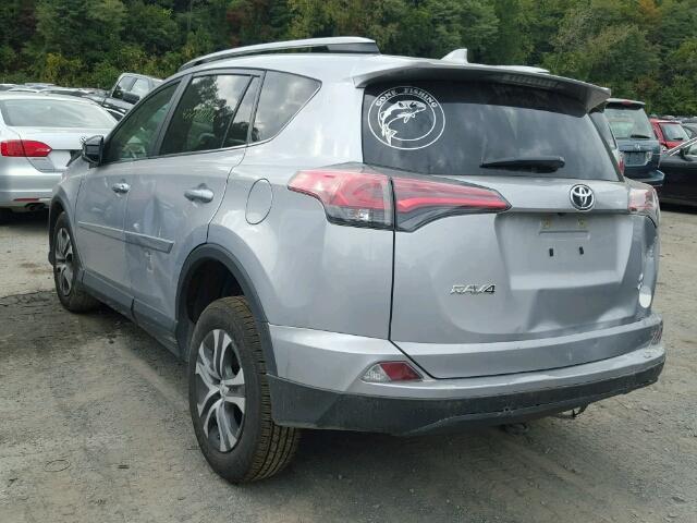 2T3BFREV3HW616265 - 2017 TOYOTA RAV4 LE Gümüş foto 3