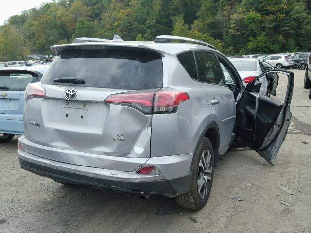 2T3BFREV3HW616265 - 2017 TOYOTA RAV4 LE Gümüş foto 4