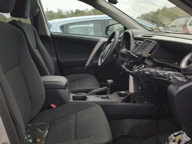 2T3BFREV3HW616265 - 2017 TOYOTA RAV4 LE Gümüş foto 5