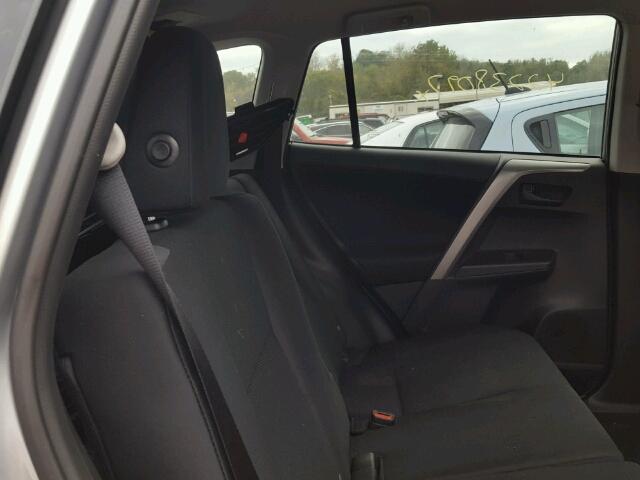 2T3BFREV3HW616265 - 2017 TOYOTA RAV4 LE Gümüş foto 6